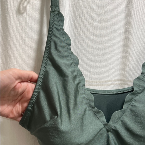 Swimsuit - Picture 3 of 6